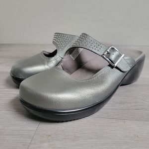 VIONIC Silver Metallic Shoes 11 Pewter Fallon Leather Clog Studded Orthaheel
